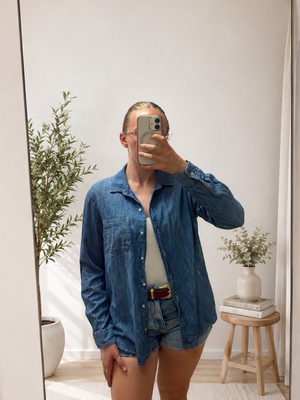 Old Navy Chambray Denim Button Down Shirt Medium | Lightweight Classic Top - Picture 1 of 4